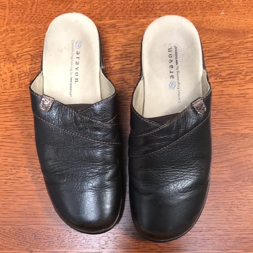 𝅺aravon leather mules or clogs, comfortable, some wear at toes